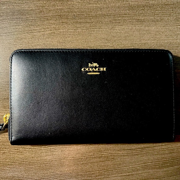 Coach Continental Wallet - Picture 1 of 5